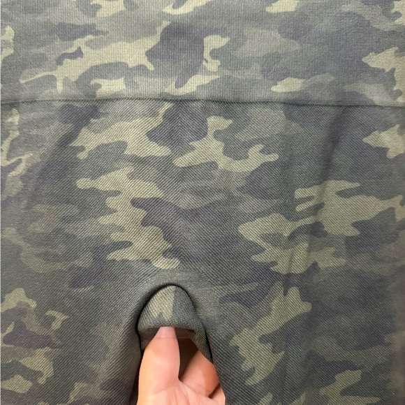Spanx Look at Me Now Seamless Leggings - FL3515 - Green Camo - Picture 5 of 7
